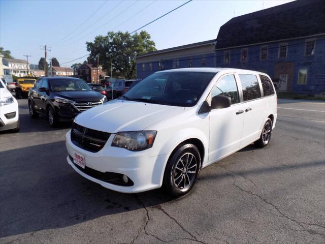 Photo of 2018 White Knuckle Clearcoat Dodge Grand Caravan