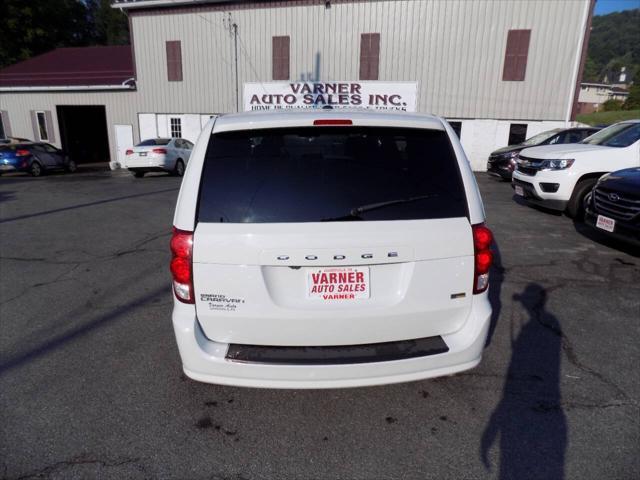 Photo of 2018 White Knuckle Clearcoat Dodge Grand Caravan
