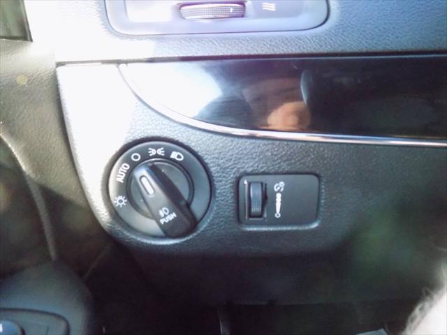 Photo of 2018 White Knuckle Clearcoat Dodge Grand Caravan