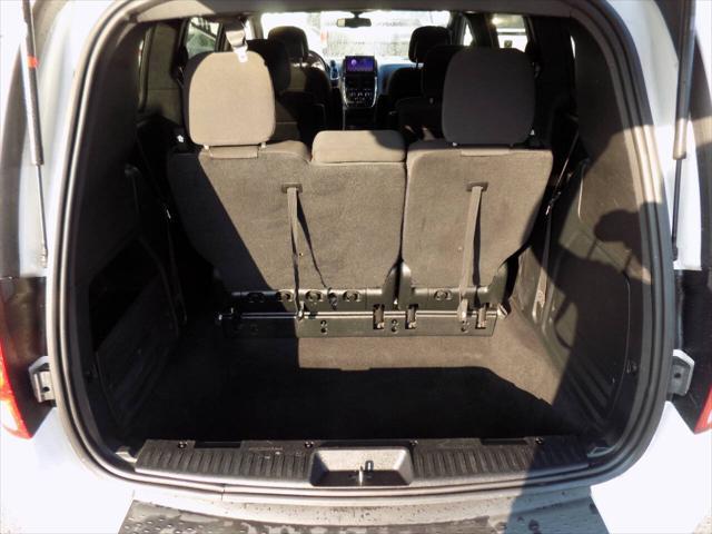 Photo of 2018 White Knuckle Clearcoat Dodge Grand Caravan