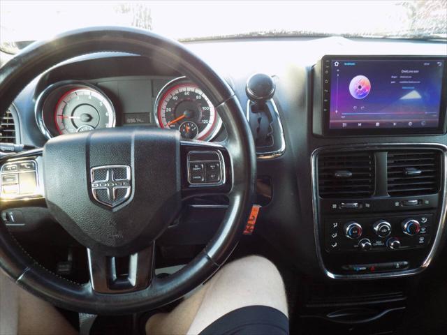 Photo of 2018 White Knuckle Clearcoat Dodge Grand Caravan