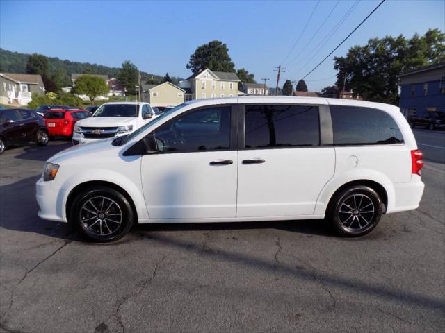 Photo of 2018 White Knuckle Clearcoat Dodge Grand Caravan
