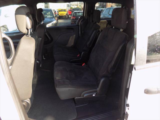 Photo of 2018 White Knuckle Clearcoat Dodge Grand Caravan