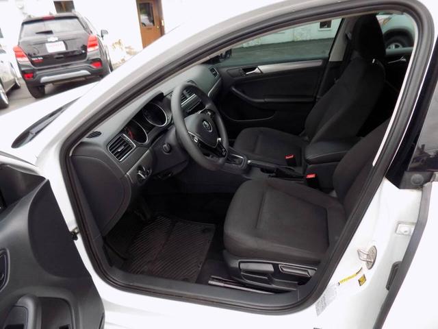 Photo of 2015 White Volkswagen Jetta
