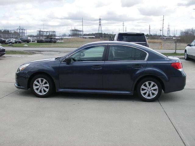 Photo of 2014 Carbide Gray Metallic Subaru Legacy