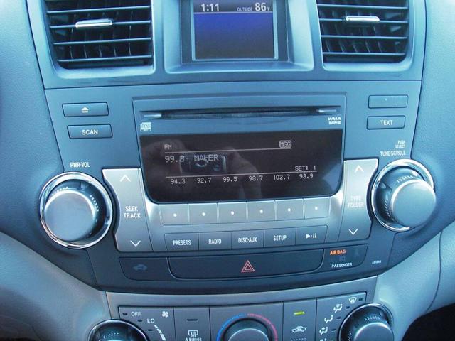Photo of 2011 Silver Toyota Highlander
