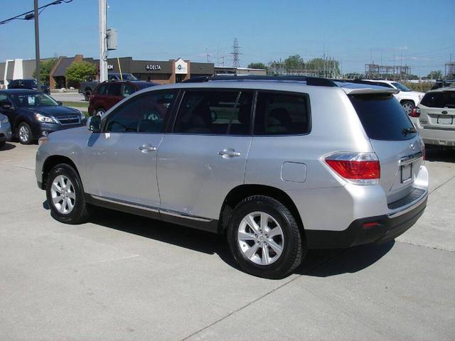 Photo of 2011 Silver Toyota Highlander