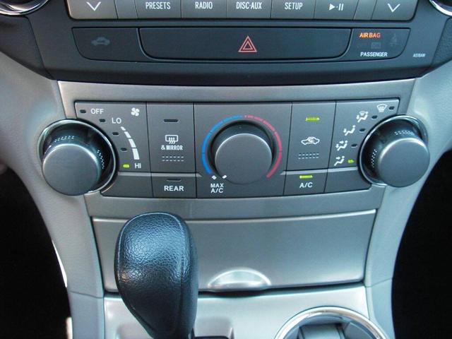 Photo of 2011 Silver Toyota Highlander