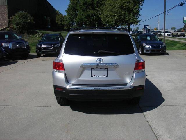 Photo of 2011 Silver Toyota Highlander