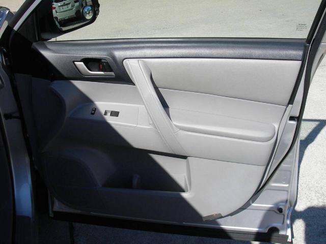 Photo of 2011 Silver Toyota Highlander