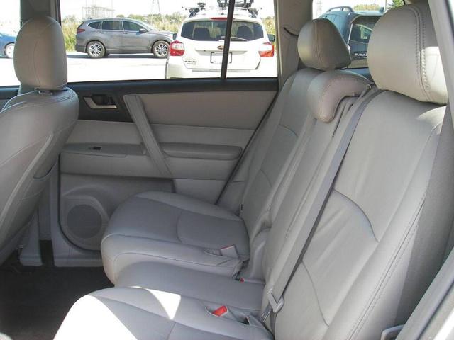 Photo of 2011 Silver Toyota Highlander
