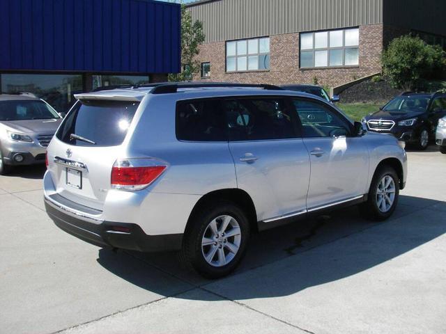 Photo of 2011 Silver Toyota Highlander