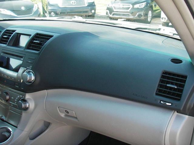 Photo of 2011 Silver Toyota Highlander