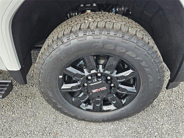 Photo of 2025 Summit White GMC Sierra 2500