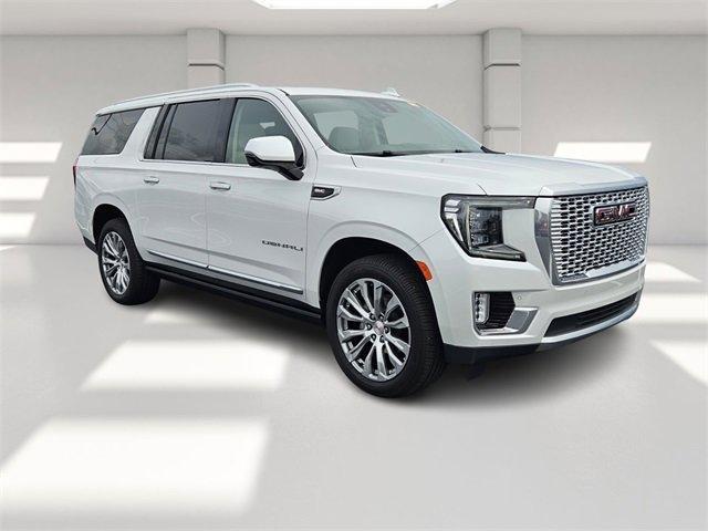 Photo of 2023 White Frost Tri-Coat GMC Yukon XL