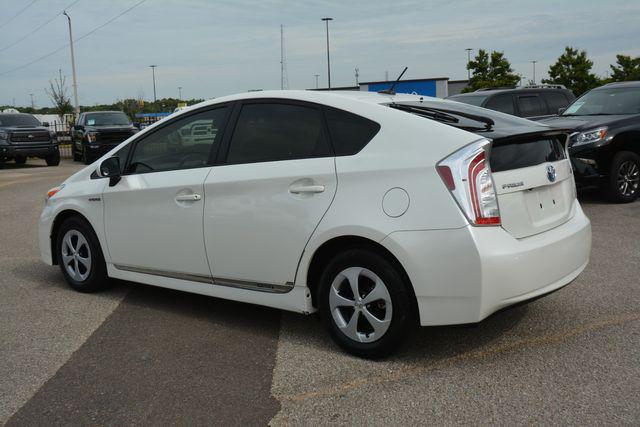 Photo of 2015 White Toyota Prius