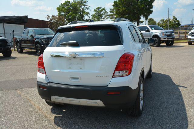 Photo of 2016 White Pearl Tricoat Chevrolet Trax