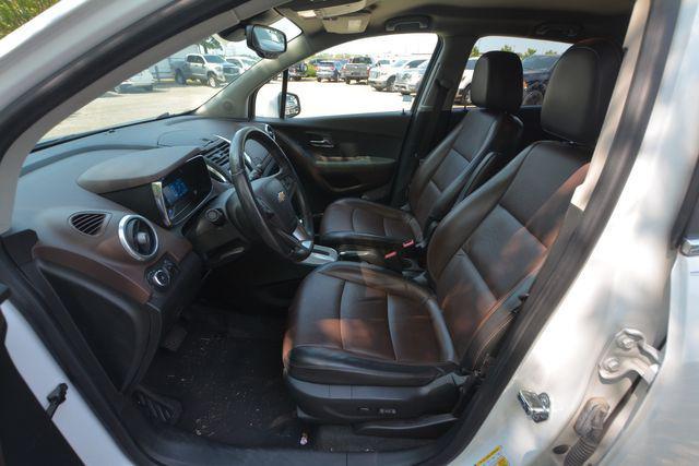 Photo of 2016 White Pearl Tricoat Chevrolet Trax