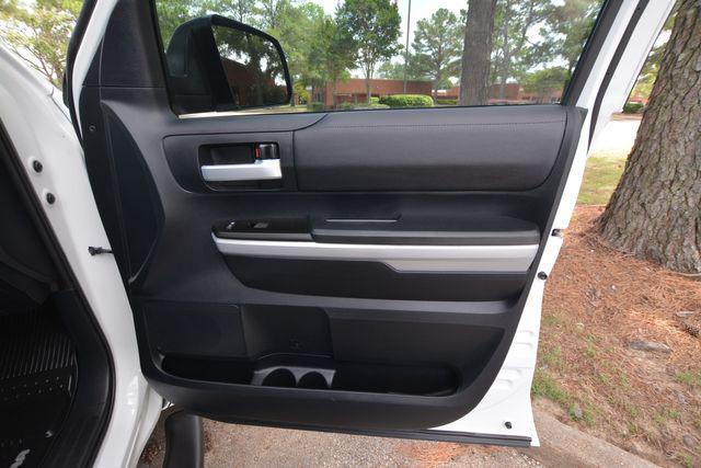 Photo of 2018 Super White Toyota Tundra