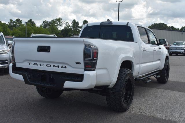 Photo of 2017 Super White Toyota Tacoma