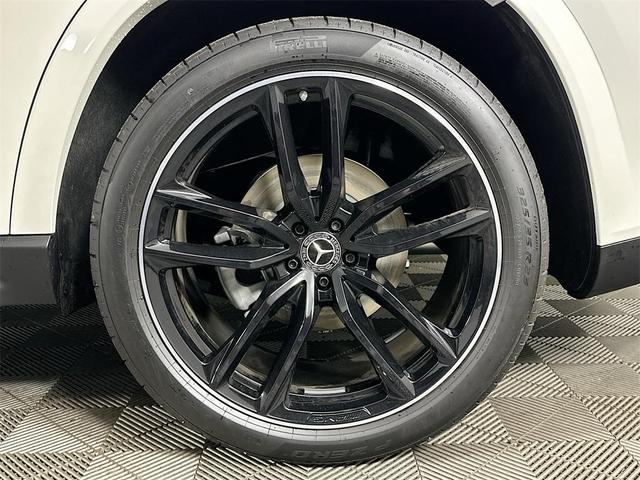 Photo of 2025 White Mercedes-Benz GLS 580