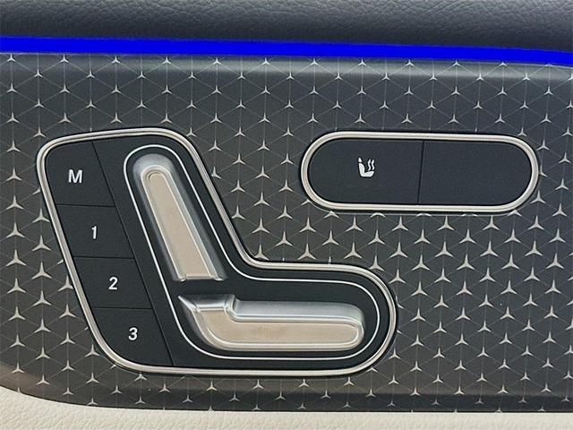 Photo of 2025 White Mercedes-Benz GLB 250
