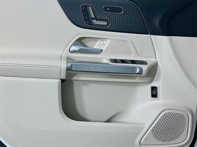 Photo of 2025 White Mercedes-Benz GLB 250