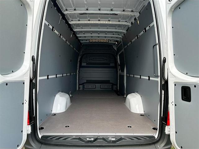 Photo of 2025 White Mercedes-Benz Sprinter 2500