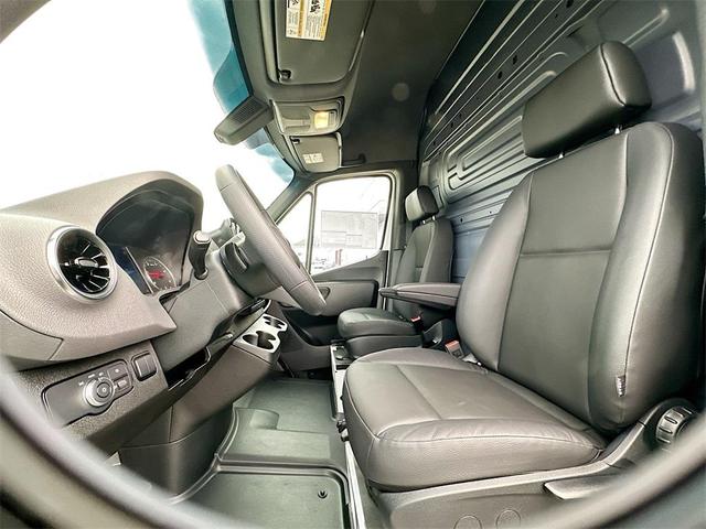 Photo of 2025 White Mercedes-Benz Sprinter 2500