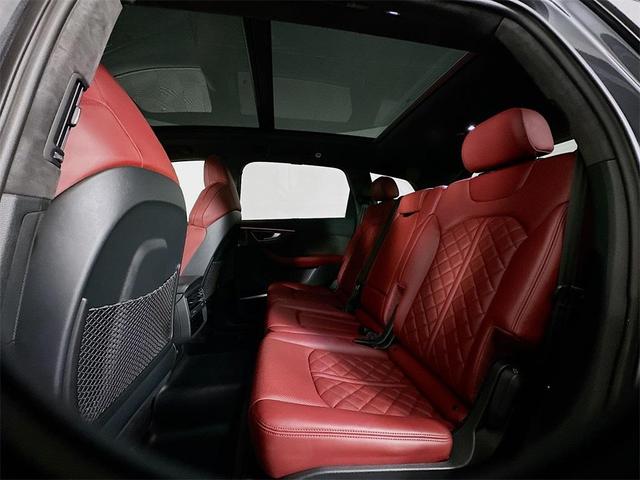 Photo of 2021 Daytona Gray Pearl Effect Audi SQ7