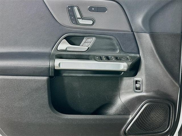 Photo of 2020 Iridium Silver Metallic Mercedes-Benz GLB 250