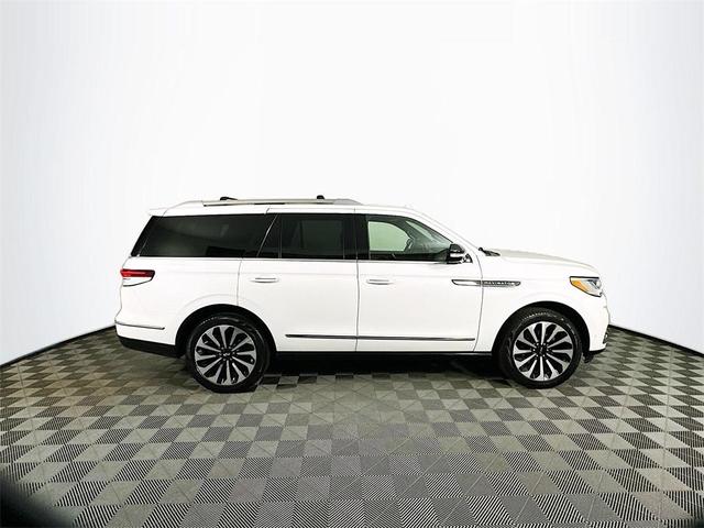 Photo of 2023 Pristine White Lincoln Navigator