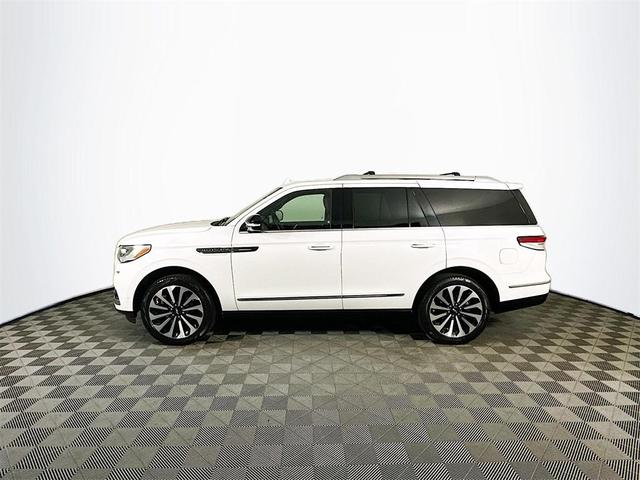 Photo of 2023 Pristine White Lincoln Navigator
