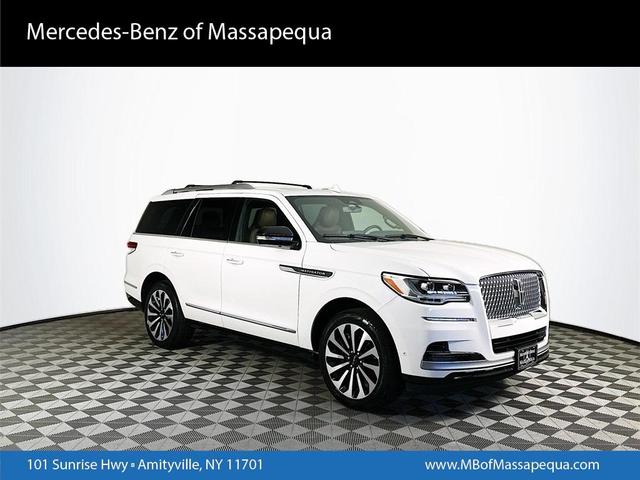 Photo of 2023 Pristine White Lincoln Navigator