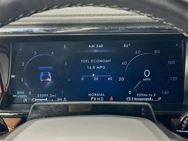 Photo of 2023 Pristine White Lincoln Navigator