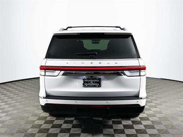 Photo of 2023 Pristine White Lincoln Navigator