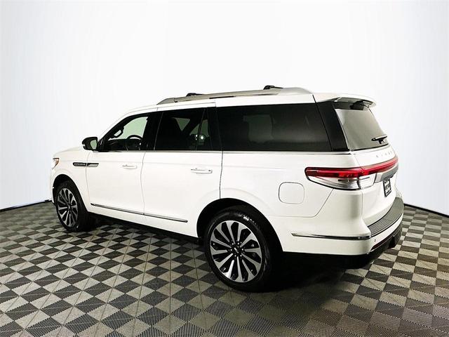 Photo of 2023 Pristine White Lincoln Navigator