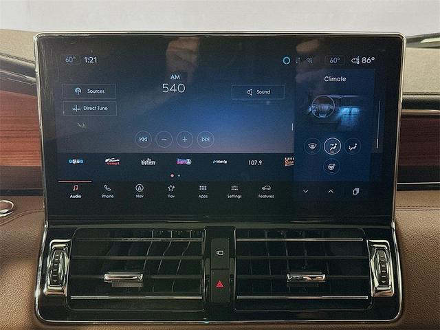 Photo of 2023 Pristine White Lincoln Navigator