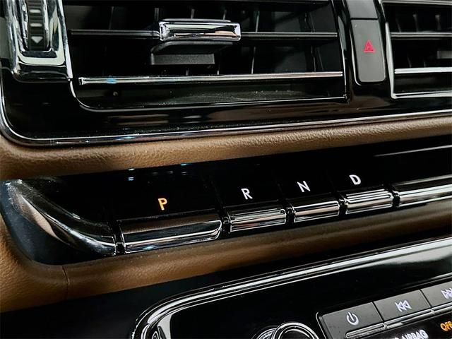 Photo of 2023 Pristine White Lincoln Navigator