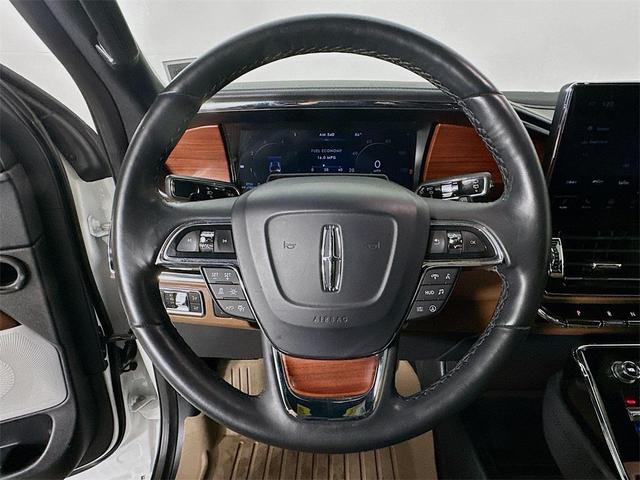 Photo of 2023 Pristine White Lincoln Navigator
