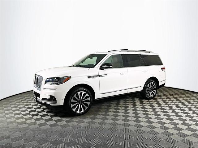 Photo of 2023 Pristine White Lincoln Navigator