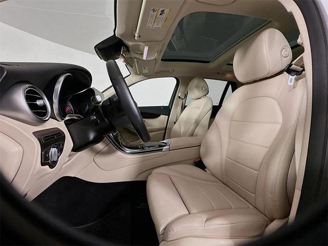 Photo of 2022 Polar White Mercedes-Benz GLC 300
