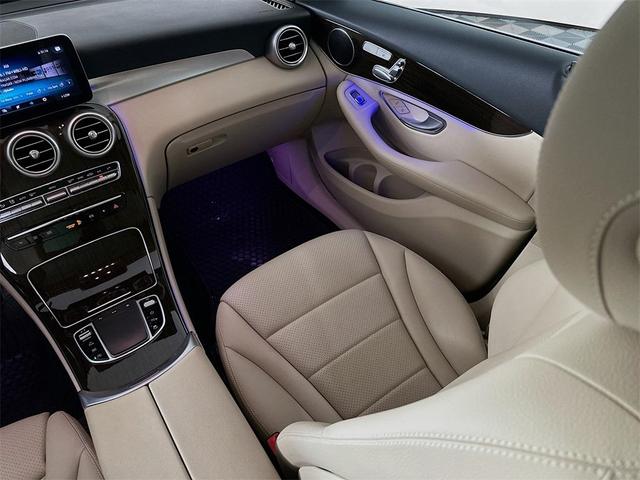 Photo of 2022 Polar White Mercedes-Benz GLC 300