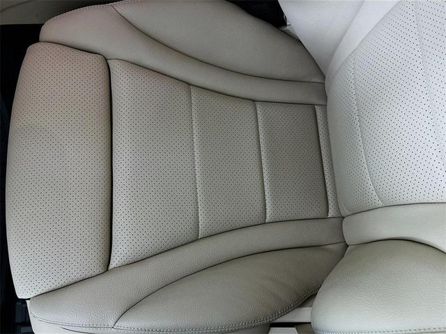 Photo of 2022 Polar White Mercedes-Benz GLC 300