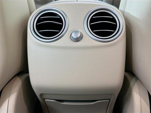 Photo of 2022 Polar White Mercedes-Benz GLC 300