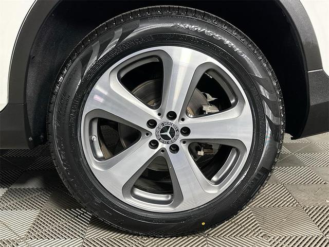 Photo of 2022 Polar White Mercedes-Benz GLC 300