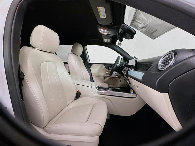 Photo of 2025 White Mercedes-Benz GLB 250