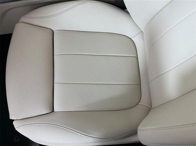 Photo of 2025 White Mercedes-Benz GLB 250