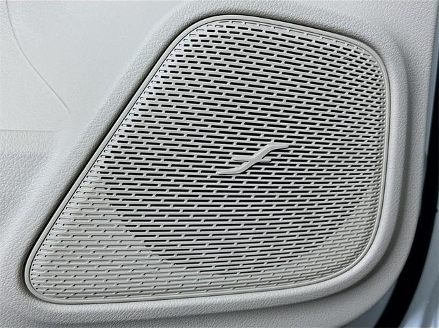 Photo of 2025 White Mercedes-Benz GLB 250