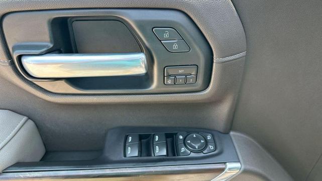 Photo of 2021 White GMC Sierra 1500